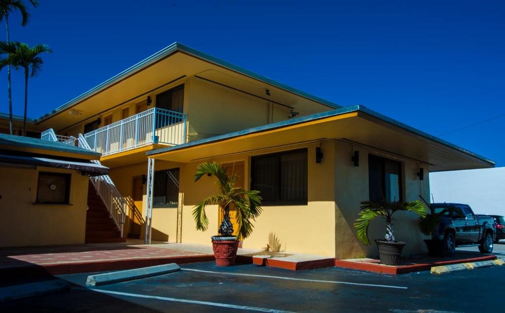 King Motel Miami exterior view
